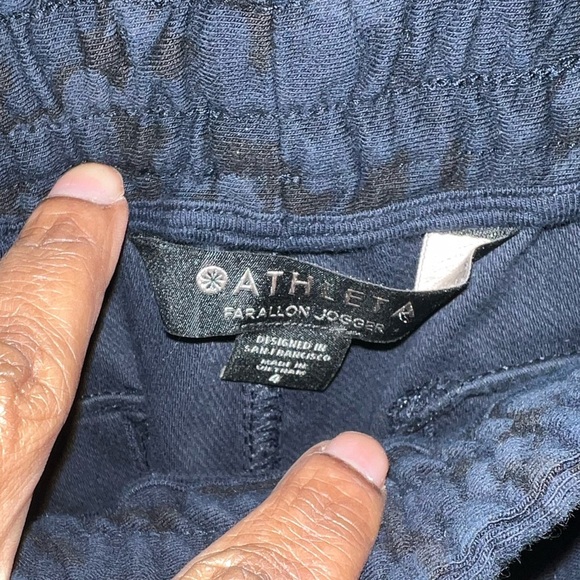 Athleta Farallon Camo Joggers size 4 - Picture 4 of 6